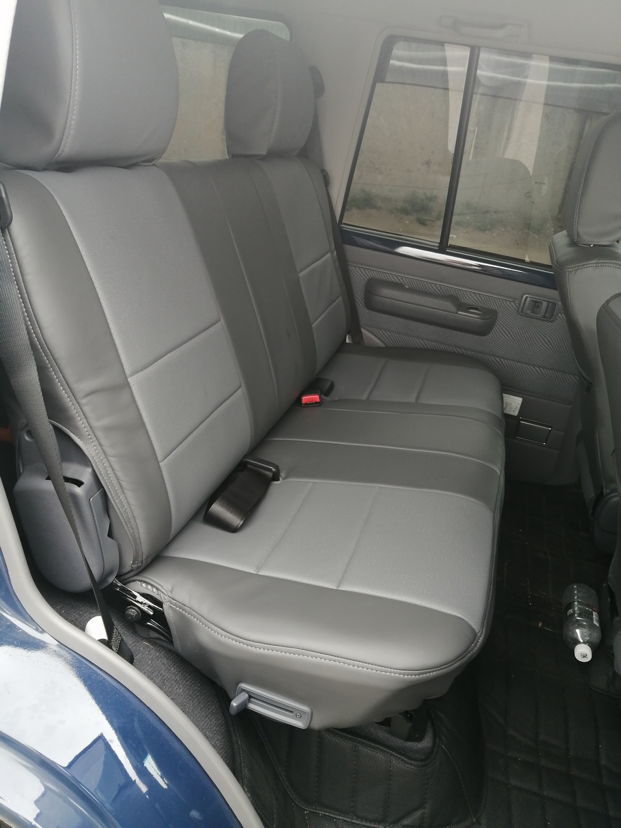 Toyota Land Cruiser 76 задний ряд